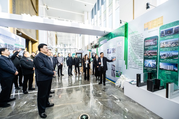 省、厅领导参观集团公司展台 (2).jpg 省、厅领导参观集团公司展台 (2).jpg